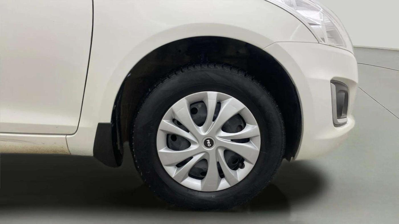 2016 Maruti Swift VXI, Petrol, Manual, 39,570 km, Right Front Wheel