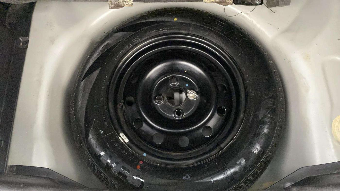 2016 Maruti Swift VXI, Petrol, Manual, 39,570 km, Spare Tyre