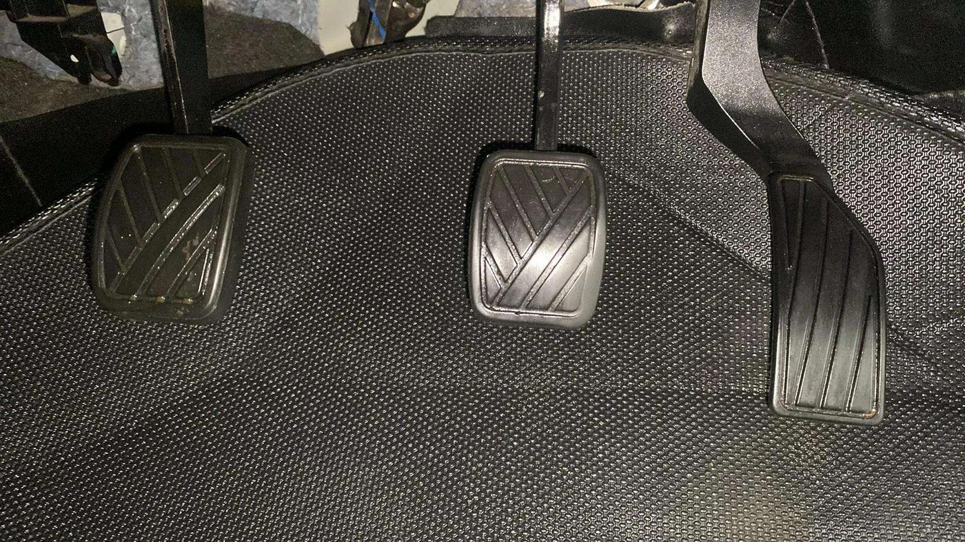 2016 Maruti Swift VXI, Petrol, Manual, 39,570 km, Pedals