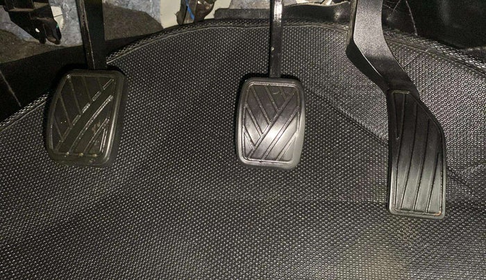 2016 Maruti Swift VXI, Petrol, Manual, 39,570 km, Pedals
