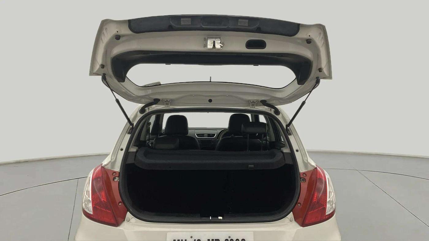 2016 Maruti Swift VXI, Petrol, Manual, 39,570 km, Boot Door Open