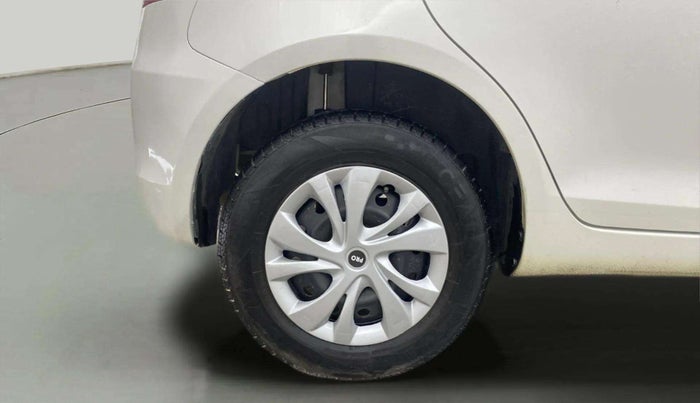 2016 Maruti Swift VXI, Petrol, Manual, 39,570 km, Right Rear Wheel
