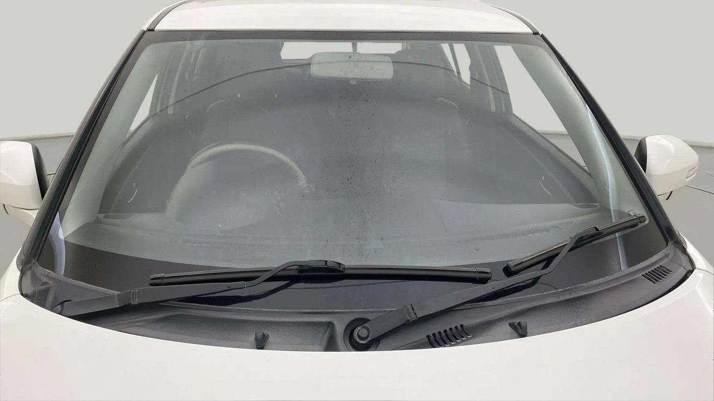 2016 Maruti Swift VXI, Petrol, Manual, 39,570 km, Front Windshield