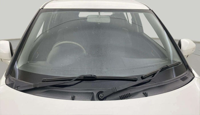 2016 Maruti Swift VXI, Petrol, Manual, 39,570 km, Front Windshield