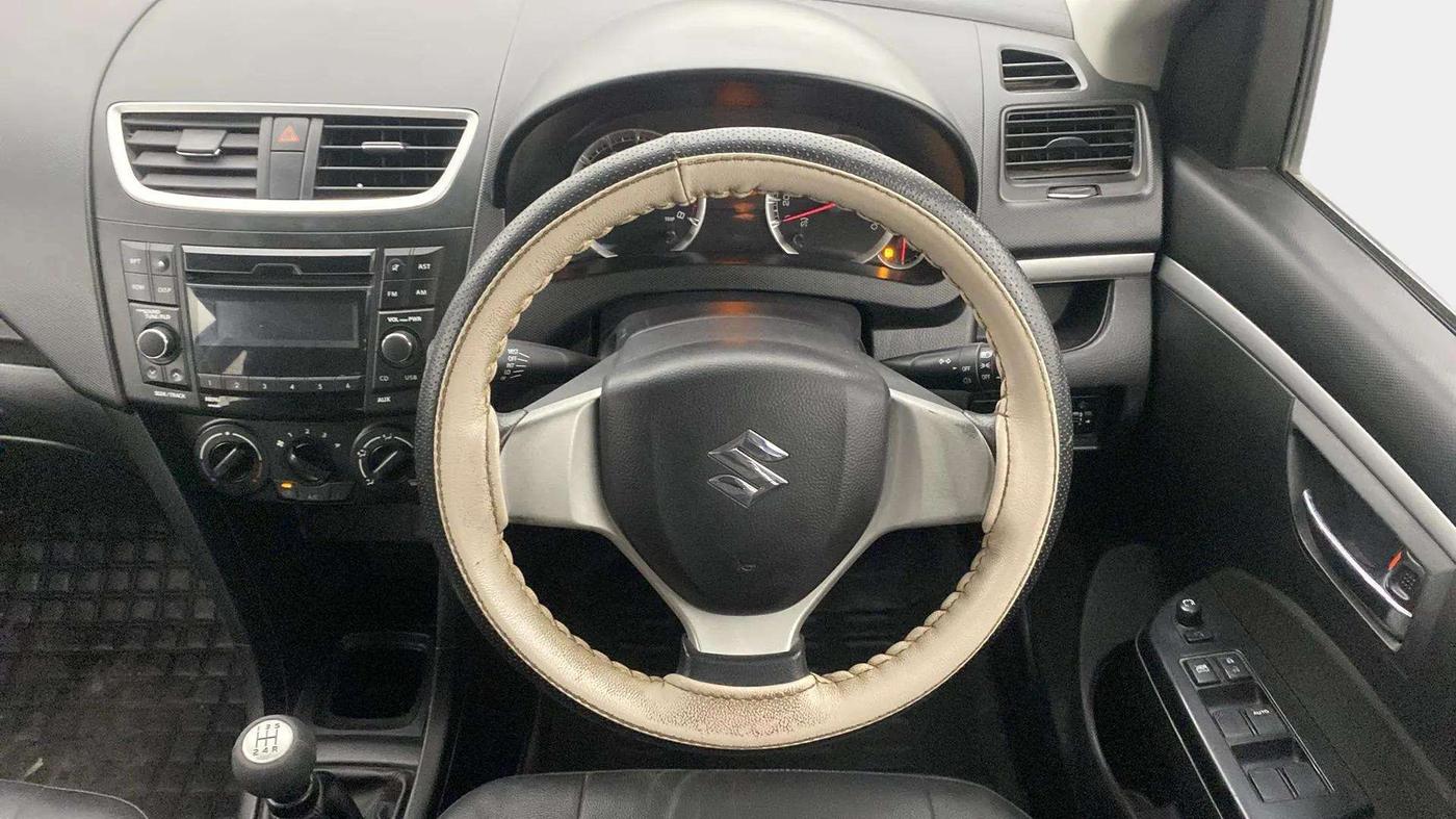 2016 Maruti Swift VXI, Petrol, Manual, 39,570 km, Steering Wheel Close Up