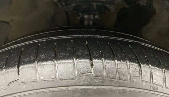 2013 Hyundai i20 SPORTZ 1.2, Petrol, Manual, 37,522 km, Left Front Tyre Tread