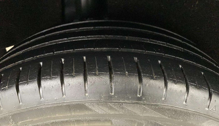 2016 Maruti Baleno ZETA PETROL 1.2, Petrol, Manual, 65,646 km, Right Rear Tyre Tread