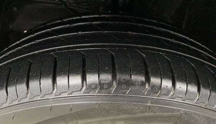 2016 Maruti Baleno ZETA PETROL 1.2, Petrol, Manual, 65,646 km, Left Front Tyre Tread