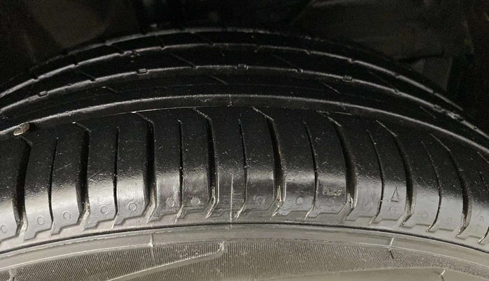 2016 Maruti Baleno ZETA PETROL 1.2, Petrol, Manual, 65,646 km, Right Front Tyre Tread