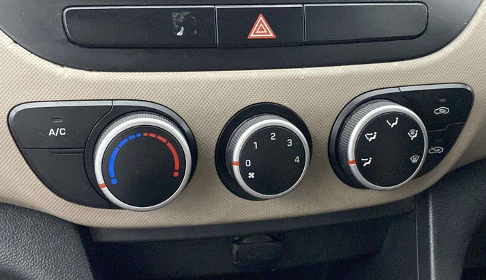 2017 Hyundai Grand i10 MAGNA 1.2 KAPPA VTVT, Petrol, Manual, 30,946 km, AC Unit - Directional switch has minor damage
