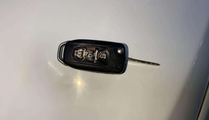 2024 Tata Tiago XM PETROL, Petrol, Manual, 3,309 km, Key Close Up