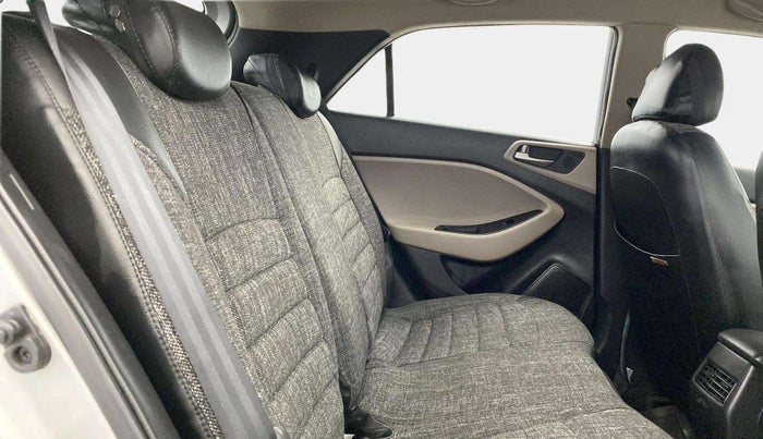 2016 Hyundai Elite i20 ASTA 1.2, Petrol, Manual, 26,306 km, Right Side Rear Door Cabin