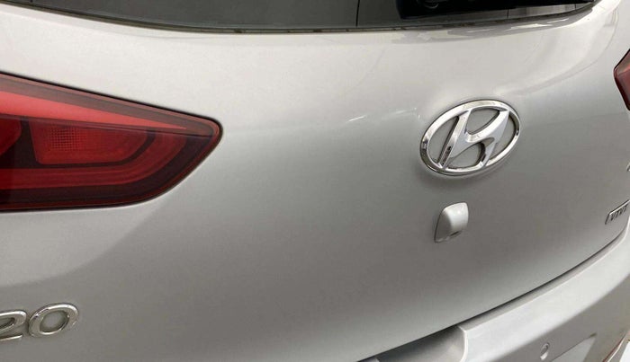 2016 Hyundai Elite i20 ASTA 1.2, Petrol, Manual, 26,306 km, Dicky (Boot door) - Minor scratches