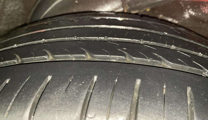2014 Hyundai Verna FLUIDIC 1.6 VTVT SX, Petrol, Manual, 77,911 km, Left Rear Tyre Tread