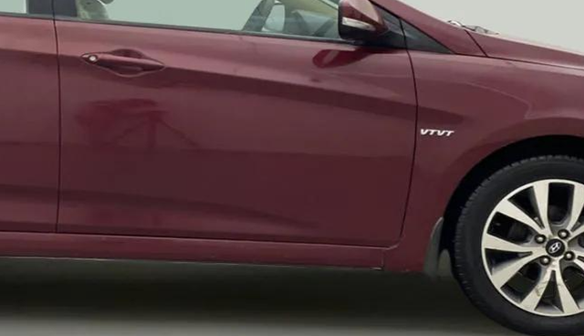 2014 Hyundai Verna FLUIDIC 1.6 VTVT SX, Petrol, Manual, 77,911 km, Right rear door - Minor scratches