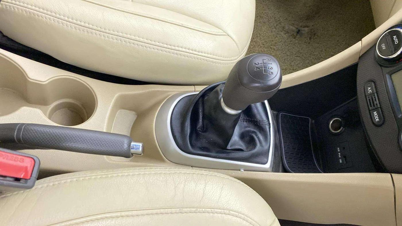 2014 Hyundai Verna FLUIDIC 1.6 VTVT SX, Petrol, Manual, 78,035 km, Gear Lever
