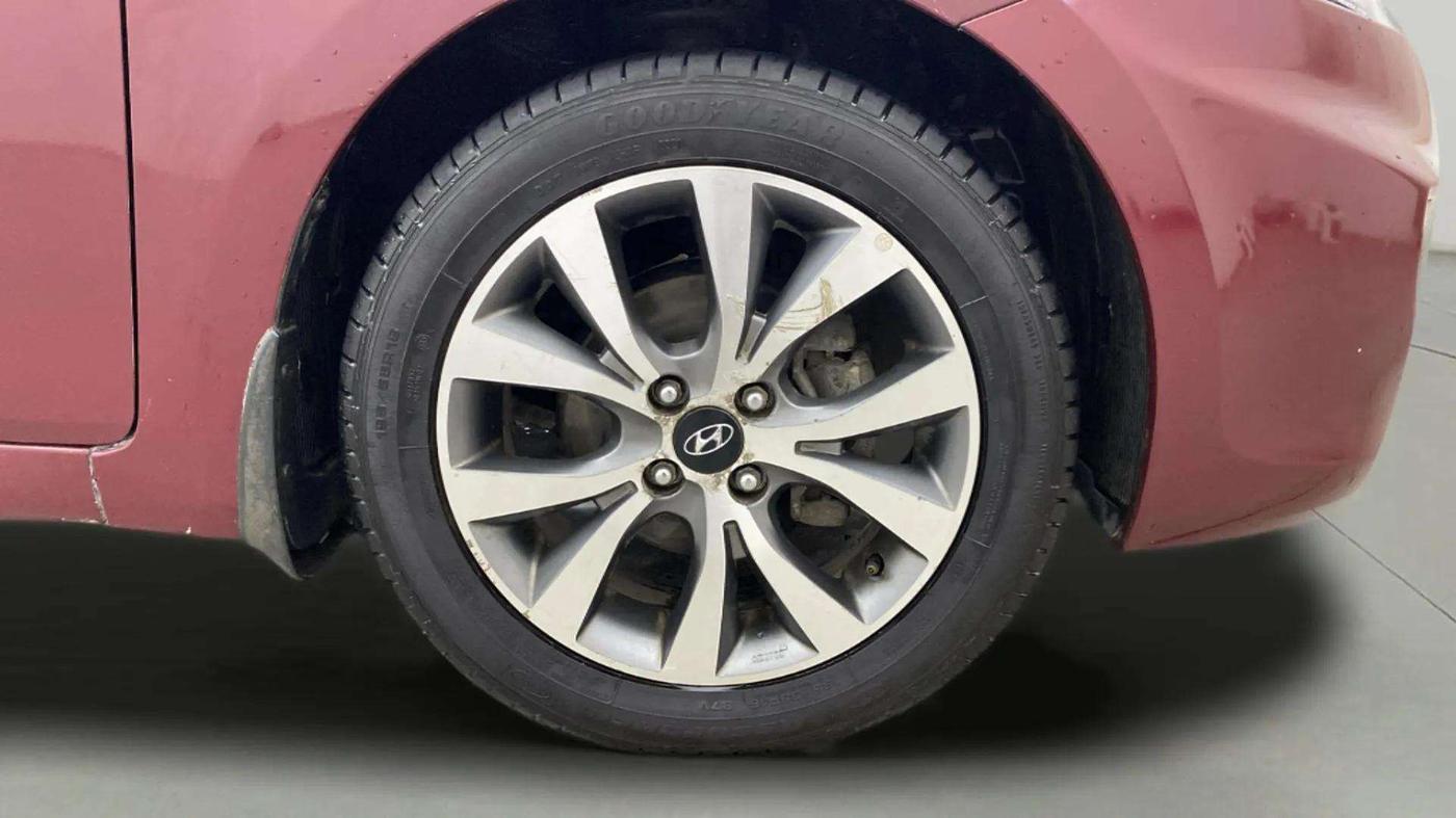2014 Hyundai Verna FLUIDIC 1.6 VTVT SX, Petrol, Manual, 78,035 km, Right Front Wheel