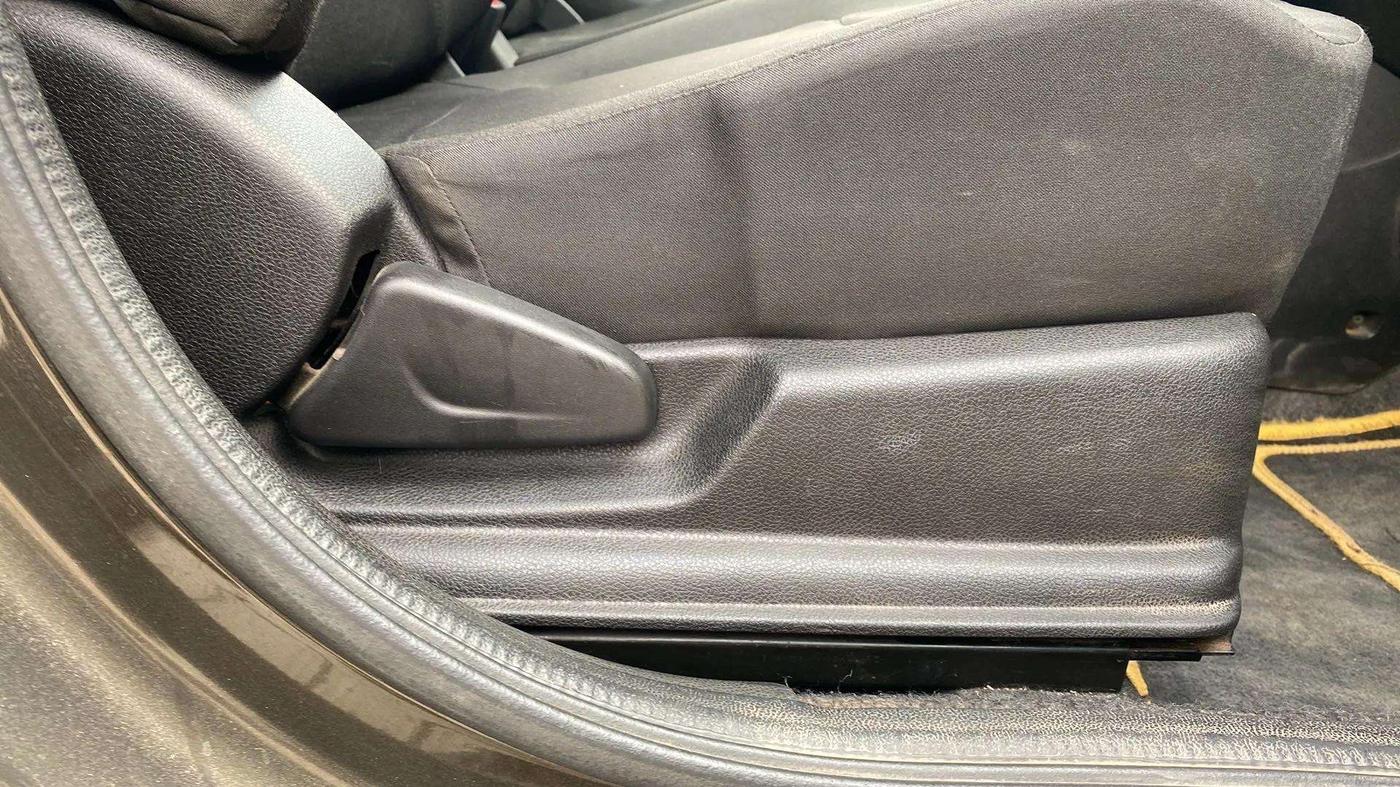 2017 Renault Kwid RXT 1.0 AMT, Petrol, Automatic, 54,431 km, Driver Side Adjustment Panel