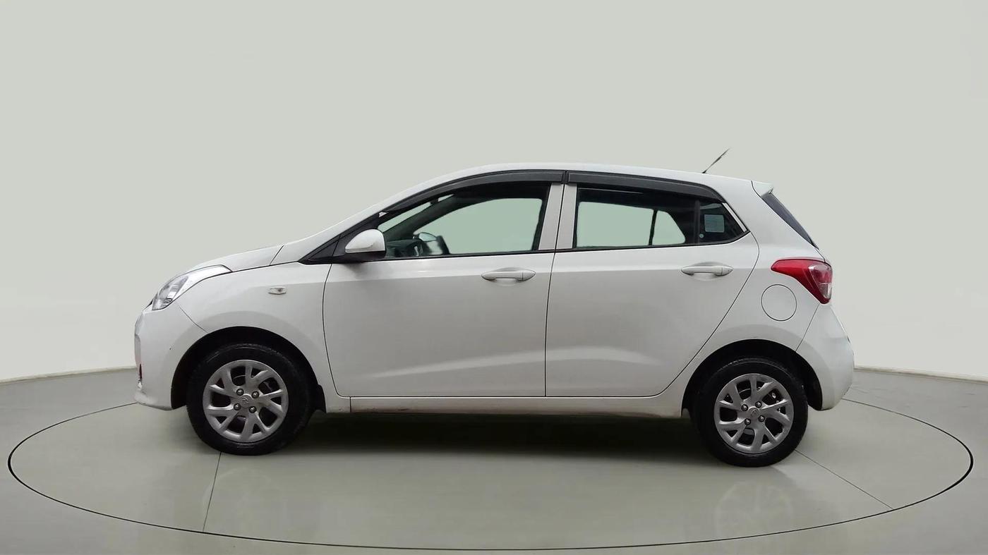 2017 Hyundai Grand i10 SPORTZ 1.2 KAPPA VTVT, Petrol, Manual, 15,742 km, Left Side