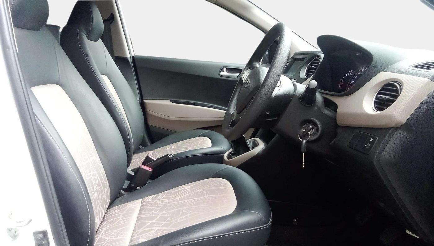 2017 Hyundai Grand i10 SPORTZ 1.2 KAPPA VTVT, Petrol, Manual, 15,742 km, Right Side Front Door Cabin
