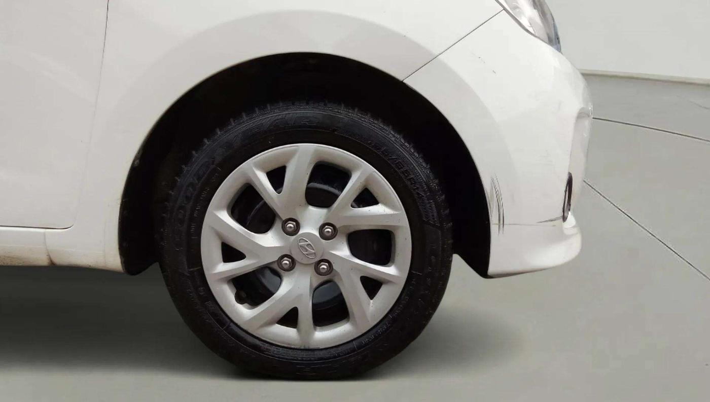 2017 Hyundai Grand i10 SPORTZ 1.2 KAPPA VTVT, Petrol, Manual, 15,742 km, Right Front Wheel