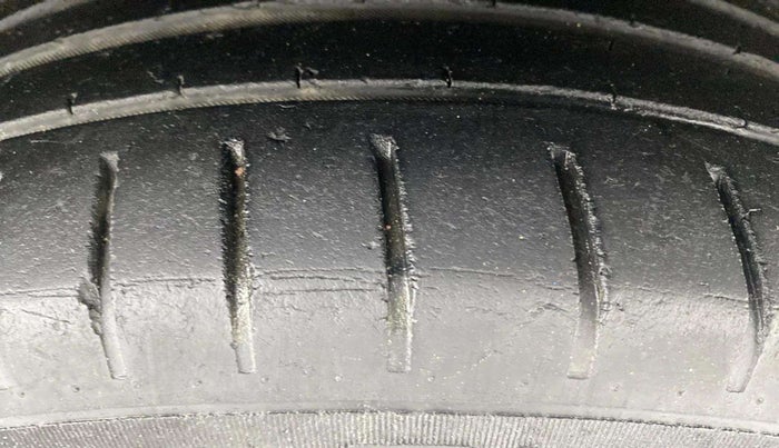 2021 Maruti Baleno ZETA PETROL 1.2, Petrol, Manual, 82,246 km, Right Front Tyre Tread