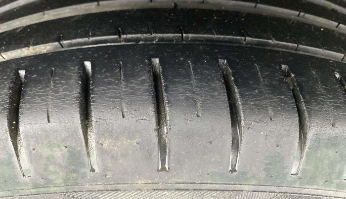 2021 Maruti Baleno ZETA PETROL 1.2, Petrol, Manual, 82,246 km, Right Rear Tyre Tread