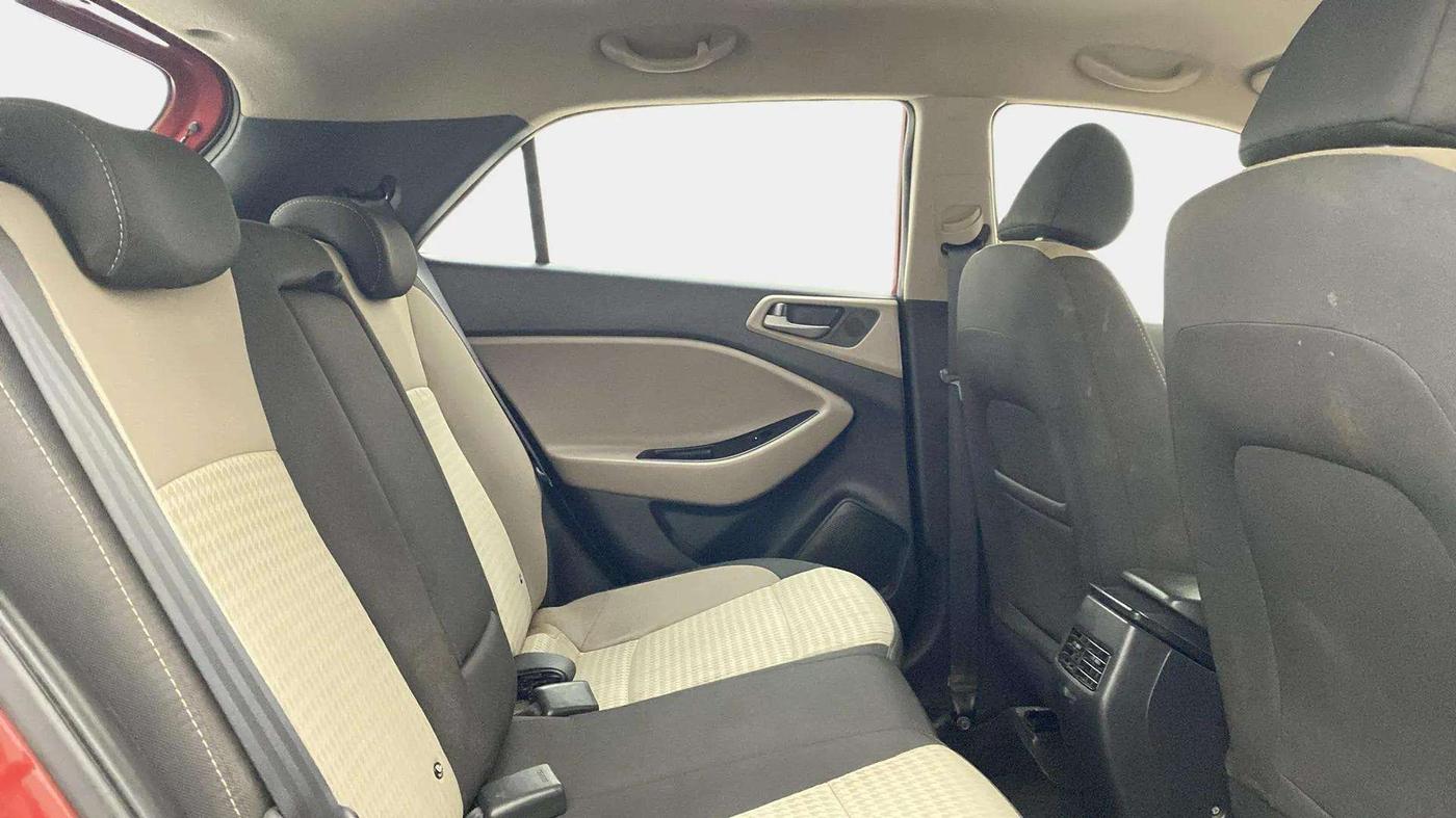 2018 Hyundai Elite i20 ASTA 1.2 (O), Petrol, Manual, 99,933 km, Right Side Rear Door Cabin