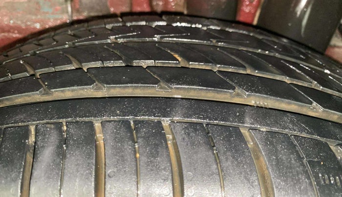 2018 Hyundai Elite i20 ASTA 1.2 (O), Petrol, Manual, 99,933 km, Left Front Tyre Tread