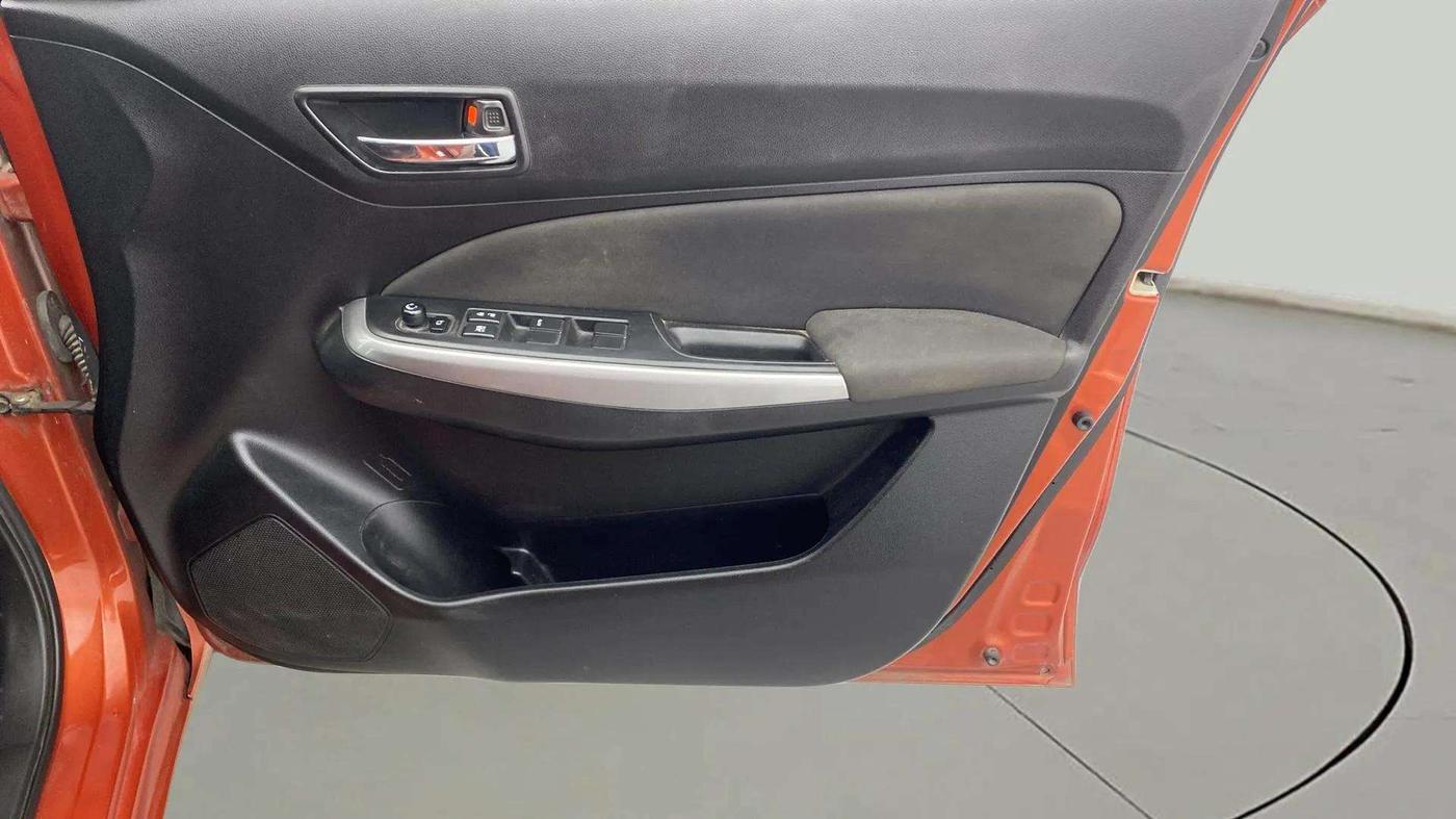 2020 Maruti Swift ZXI, Petrol, Manual, 34,356 km, Driver Side Door Panels Control