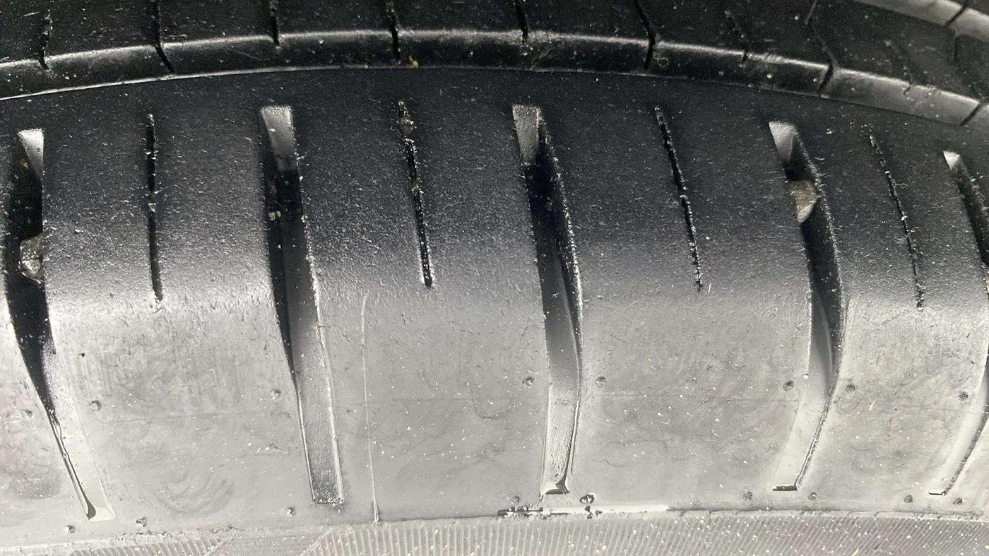 2020 Maruti Swift ZXI, Petrol, Manual, 34,356 km, Right Front Tyre Tread
