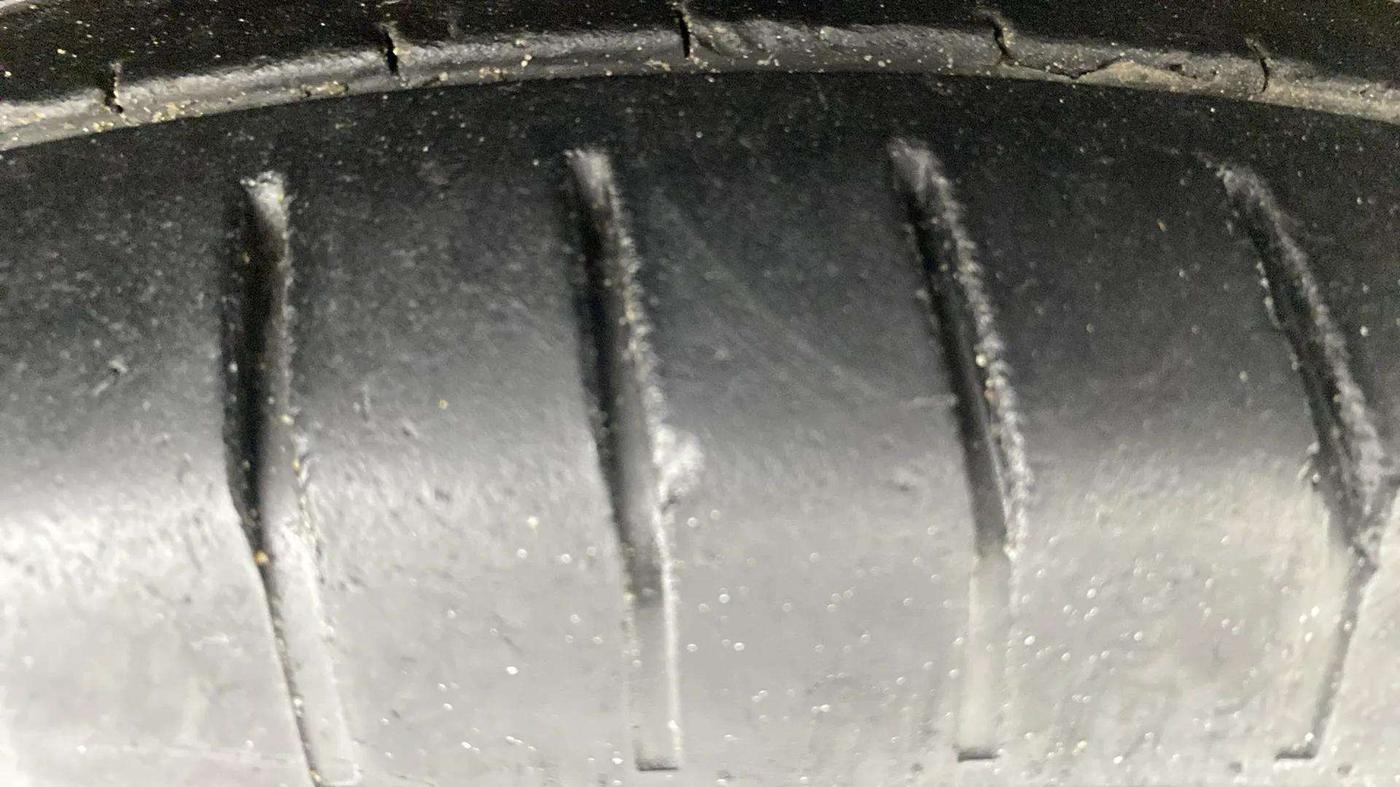 2020 Maruti Swift ZXI, Petrol, Manual, 34,356 km, Right Rear Tyre Tread