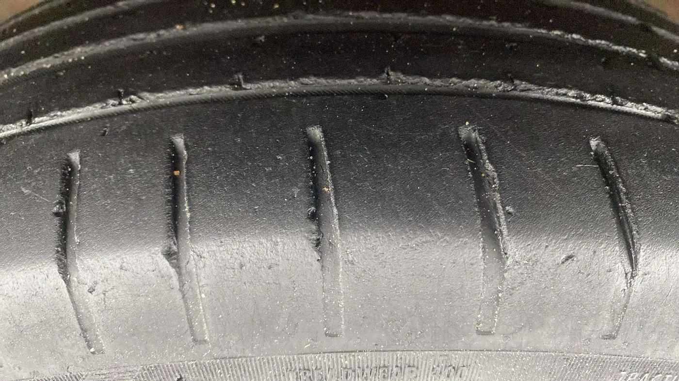 2020 Maruti Swift ZXI, Petrol, Manual, 34,356 km, Left Front Tyre Tread