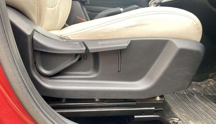 2019 KIA SELTOS HTK PLUS AT 1.5 DIESEL, Diesel, Automatic, 43,503 km, Driver Side Adjustment Panel
