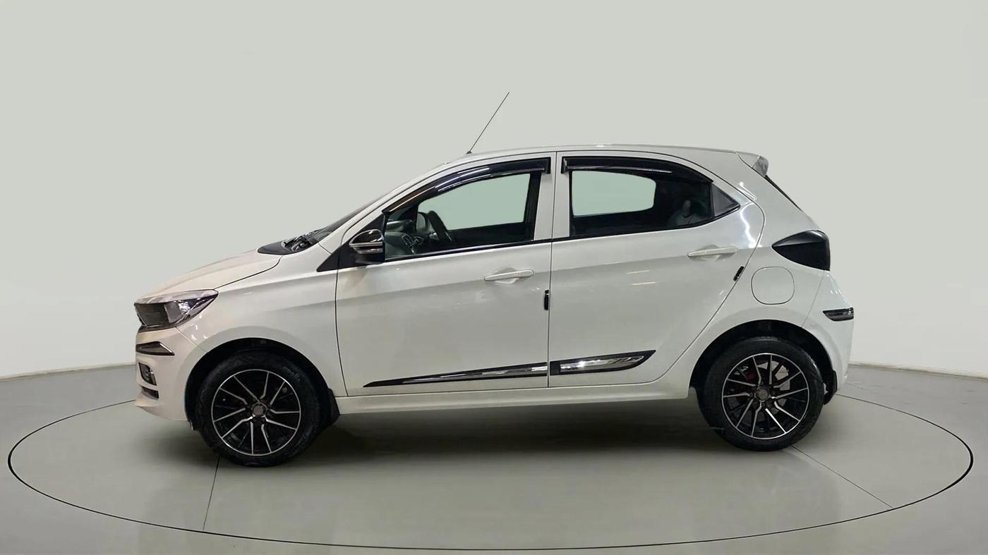 2022 Tata Tiago XT (O) PETROL, Petrol, Manual, 30,809 km, Left Side