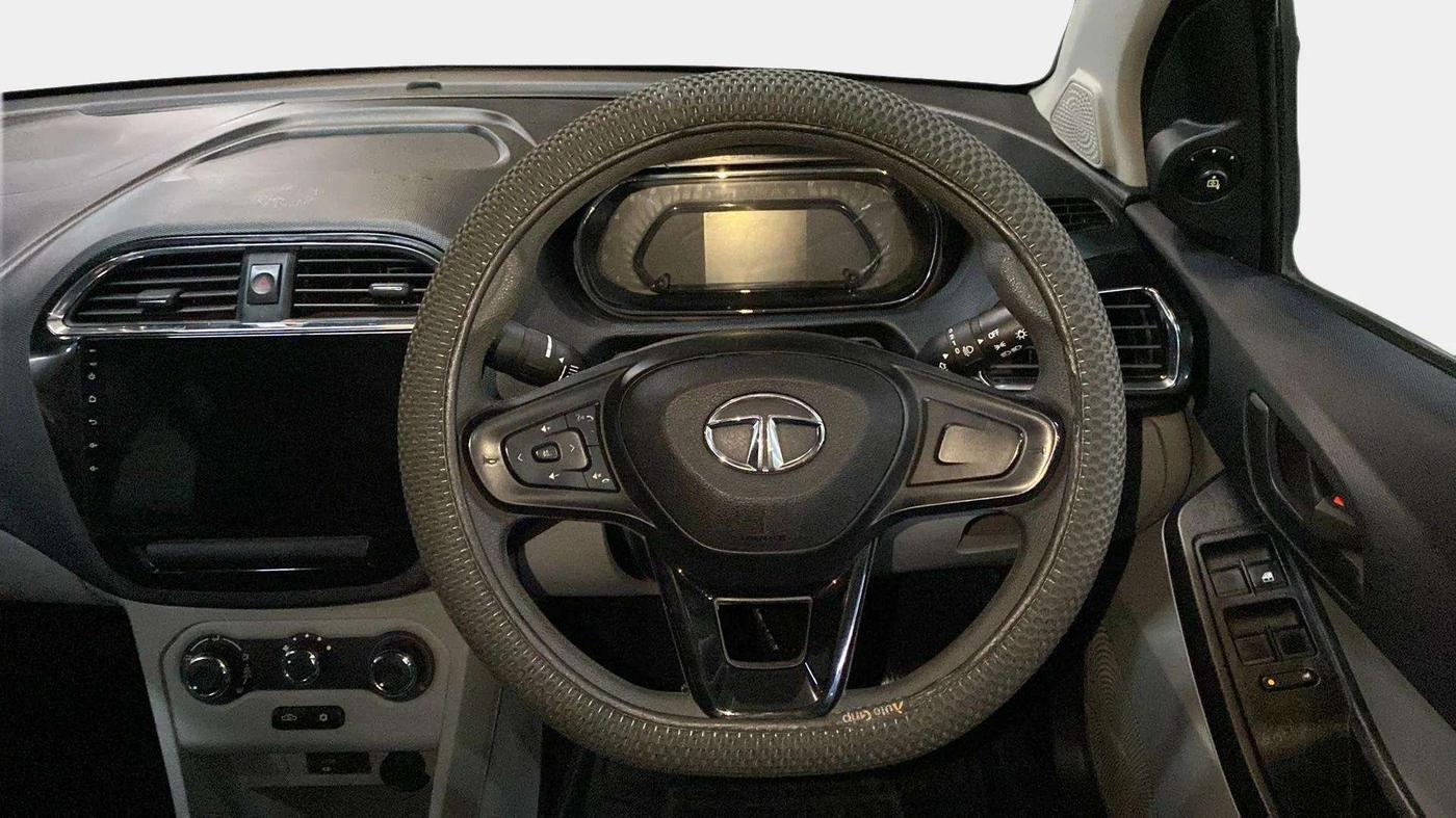 2022 Tata Tiago XT (O) PETROL, Petrol, Manual, 30,809 km, Steering Wheel Close Up