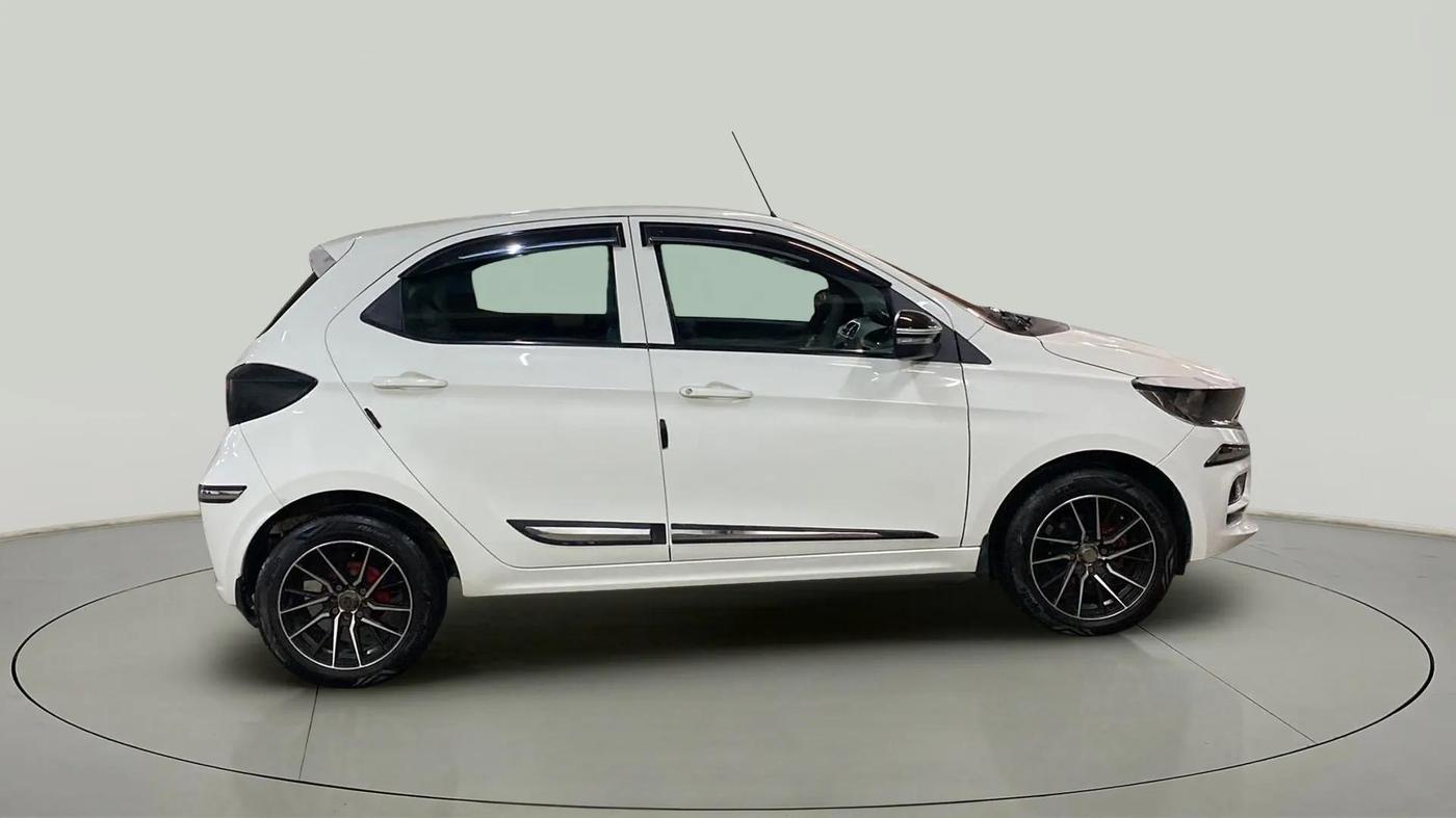 2022 Tata Tiago XT (O) PETROL, Petrol, Manual, 30,809 km, Right Side View