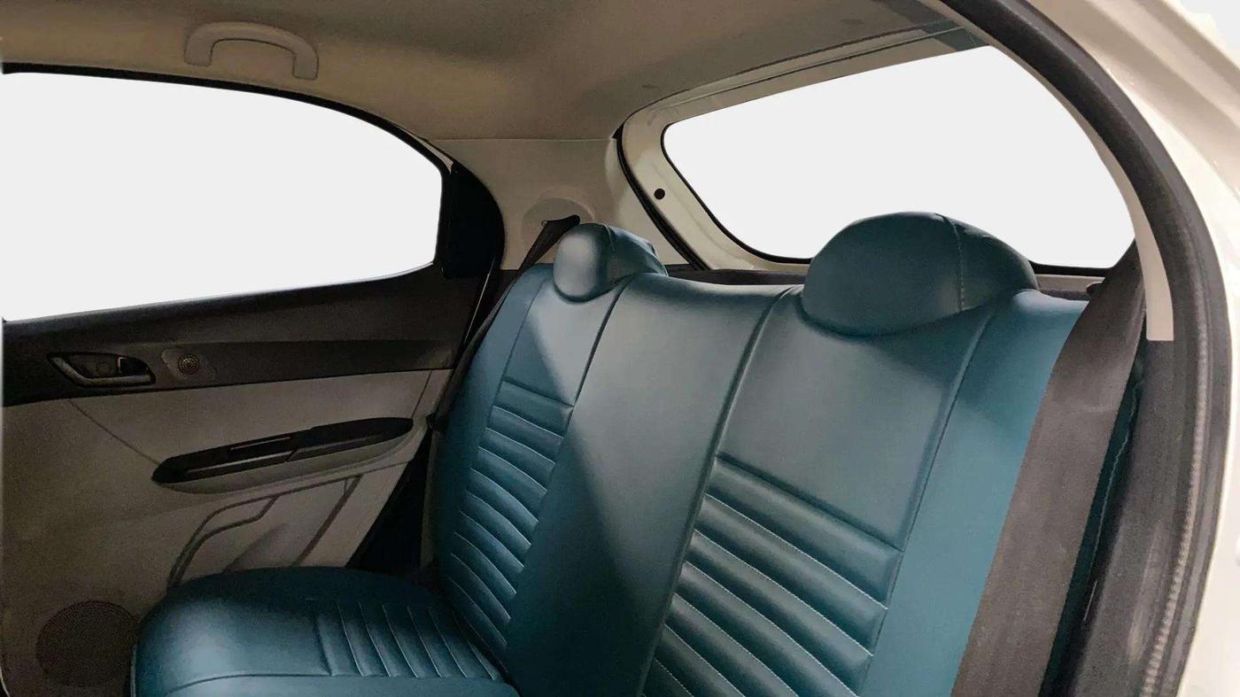 2022 Tata Tiago XT (O) PETROL, Petrol, Manual, 30,809 km, Right Side Rear Door Cabin