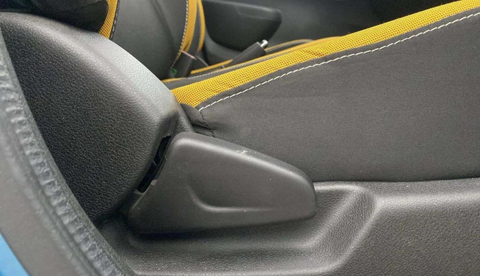 2024 Renault Kwid CLIMBER AMT 1.0, Petrol, Automatic, 2,041 km, Driver Side Adjustment Panel