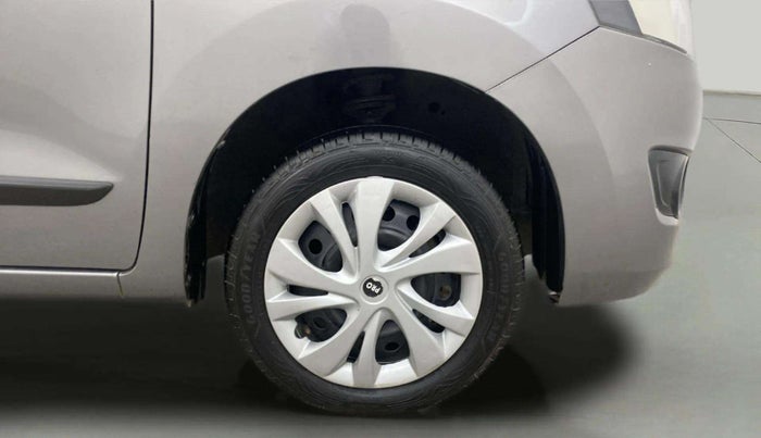 2016 Maruti Wagon R 1.0 VXI AMT, Petrol, Automatic, 43,565 km, Right Front Wheel