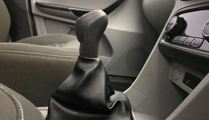 2020 Tata Tiago XZ PLUS PETROL, Petrol, Manual, 57,379 km, Gear lever - Boot Cover minor damage