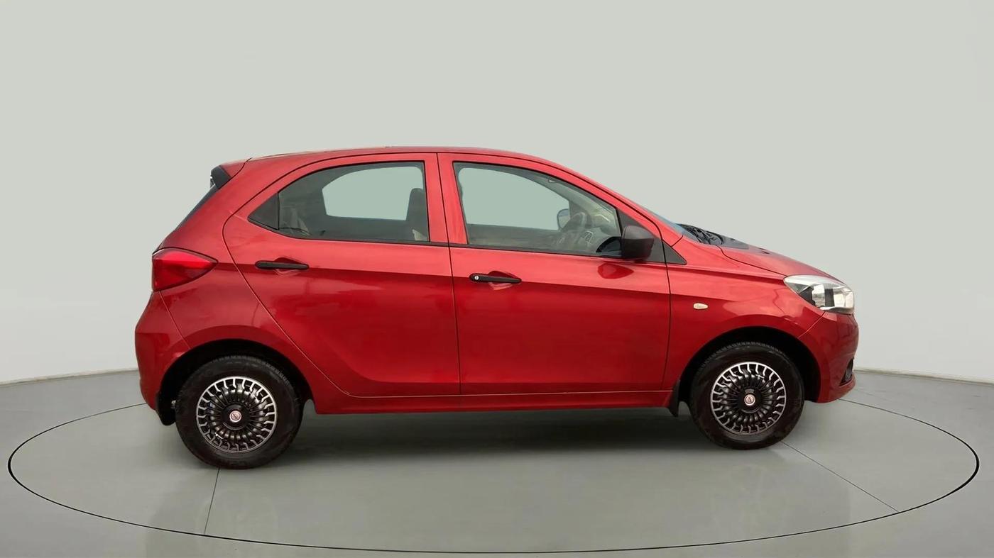 2017 Tata Tiago XM PETROL, Petrol, Manual, 32,321 km, Right Side View