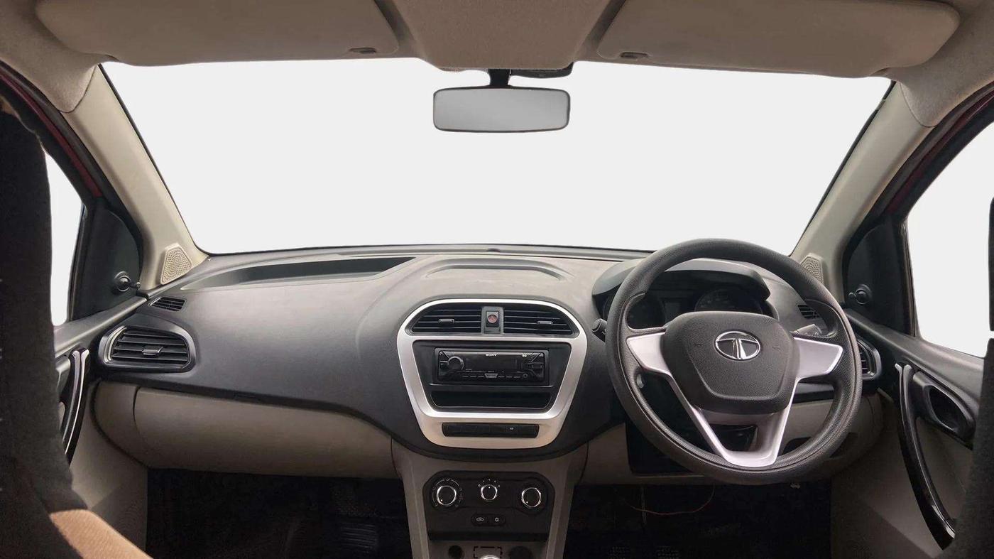 2017 Tata Tiago XM PETROL, Petrol, Manual, 32,321 km, Dashboard