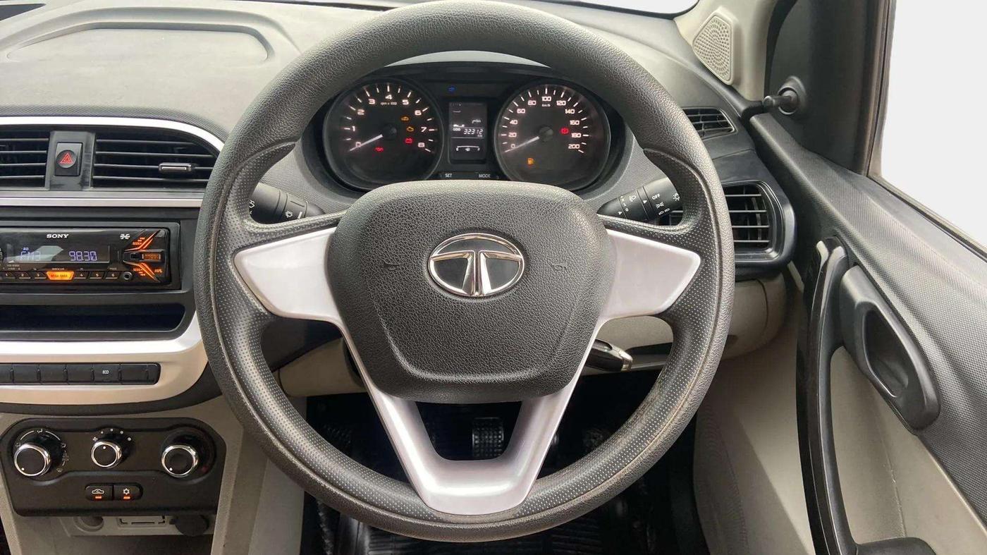 2017 Tata Tiago XM PETROL, Petrol, Manual, 32,321 km, Steering Wheel Close Up