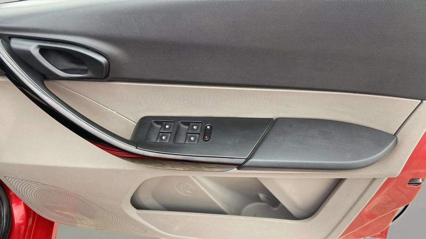 2017 Tata Tiago XM PETROL, Petrol, Manual, 32,321 km, Driver Side Door Panels Control