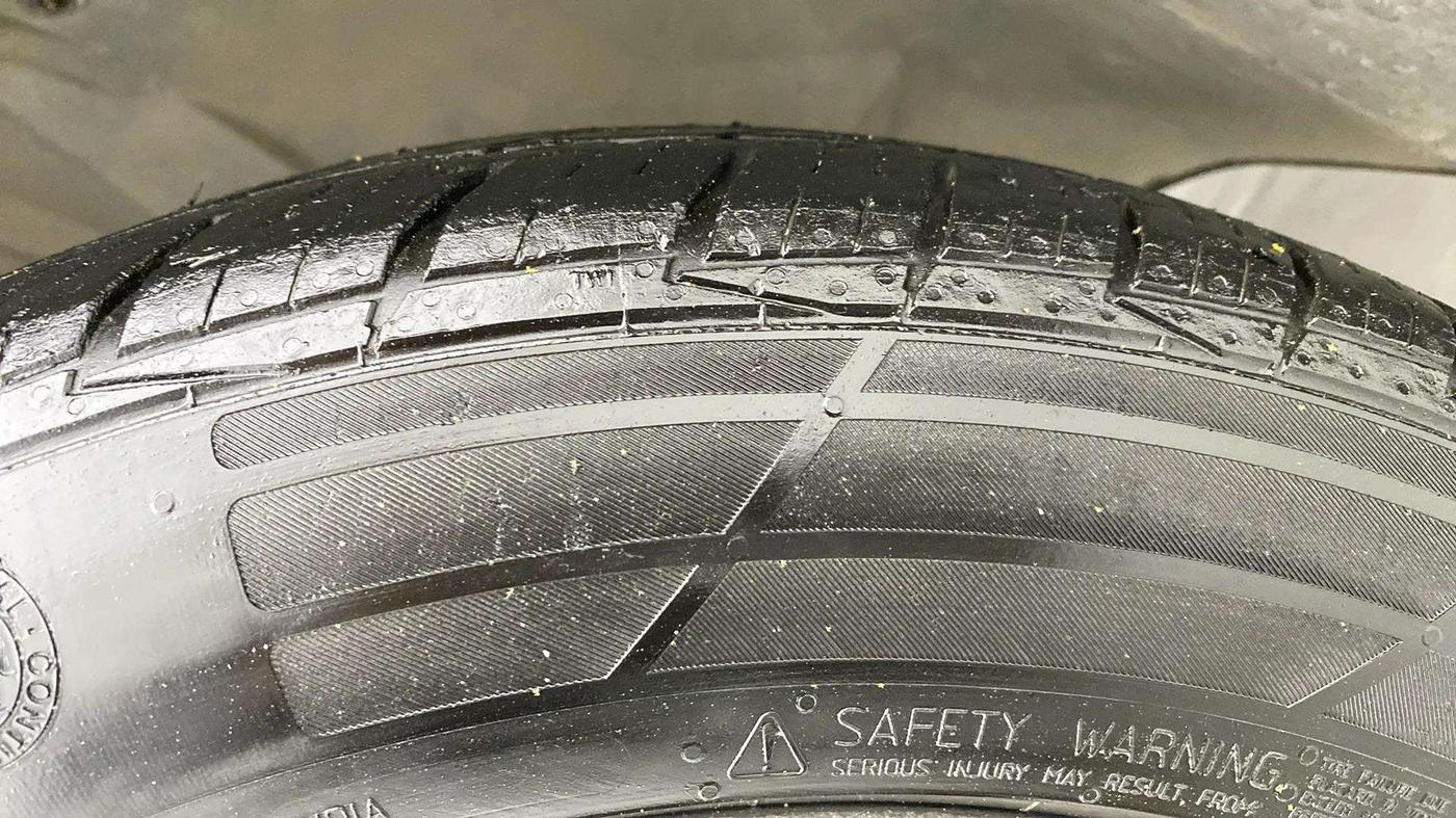 2017 Jeep Compass LIMITED 1.4 PETROL AT, Petrol, Automatic, 78,712 km, Left Front Tyre Tread