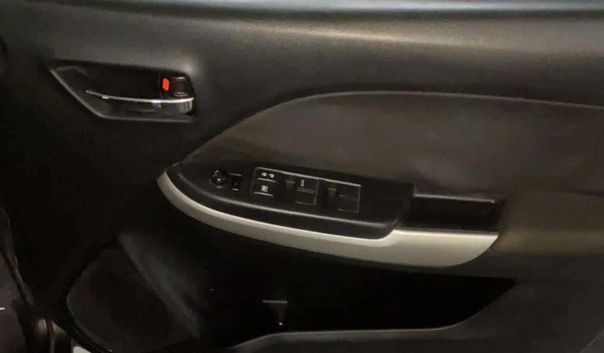 2016 Maruti Baleno DELTA PETROL 1.2, Petrol, Manual, 41,056 km, Driver Side Door Panels Control