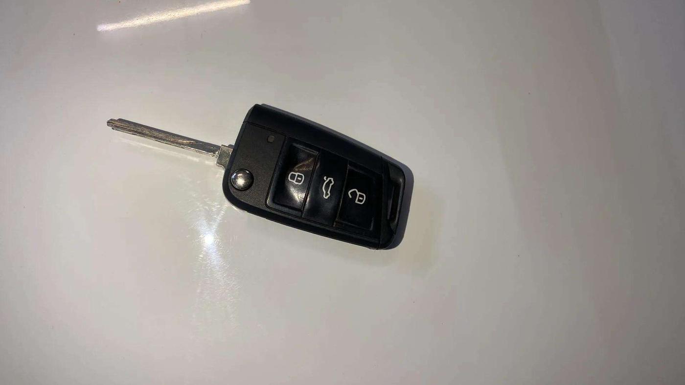 2022 Skoda SLAVIA AMBITION 1.0L TSI MT, Petrol, Manual, 44,960 km, Key Close Up