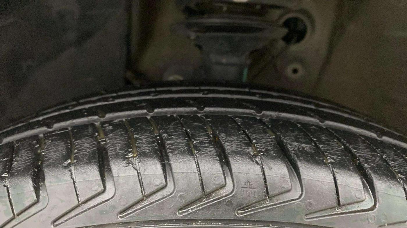 2023 Maruti New Wagon-R LXI CNG 1.0, CNG, Manual, 35,691 km, Left Front Tyre Tread