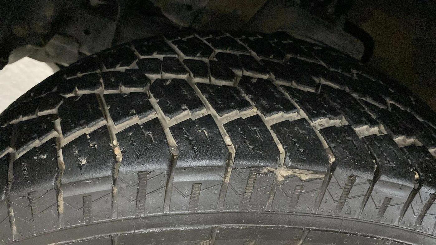 2023 Mahindra Thar LX D AT 4WD HT, Diesel, Automatic, 30,200 km, Right Front Tyre Tread